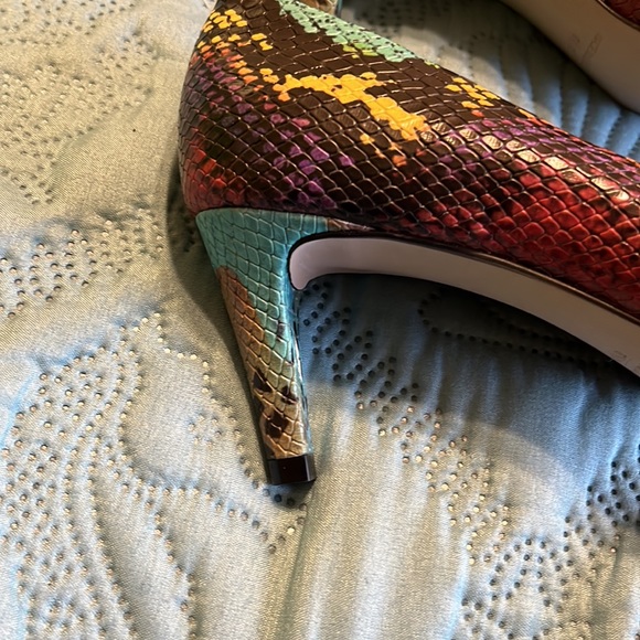 (#125) NWT ladies unique dress shoes by Walking Cradles. Size 6 1/2 narrow. - Picture 4 of 13